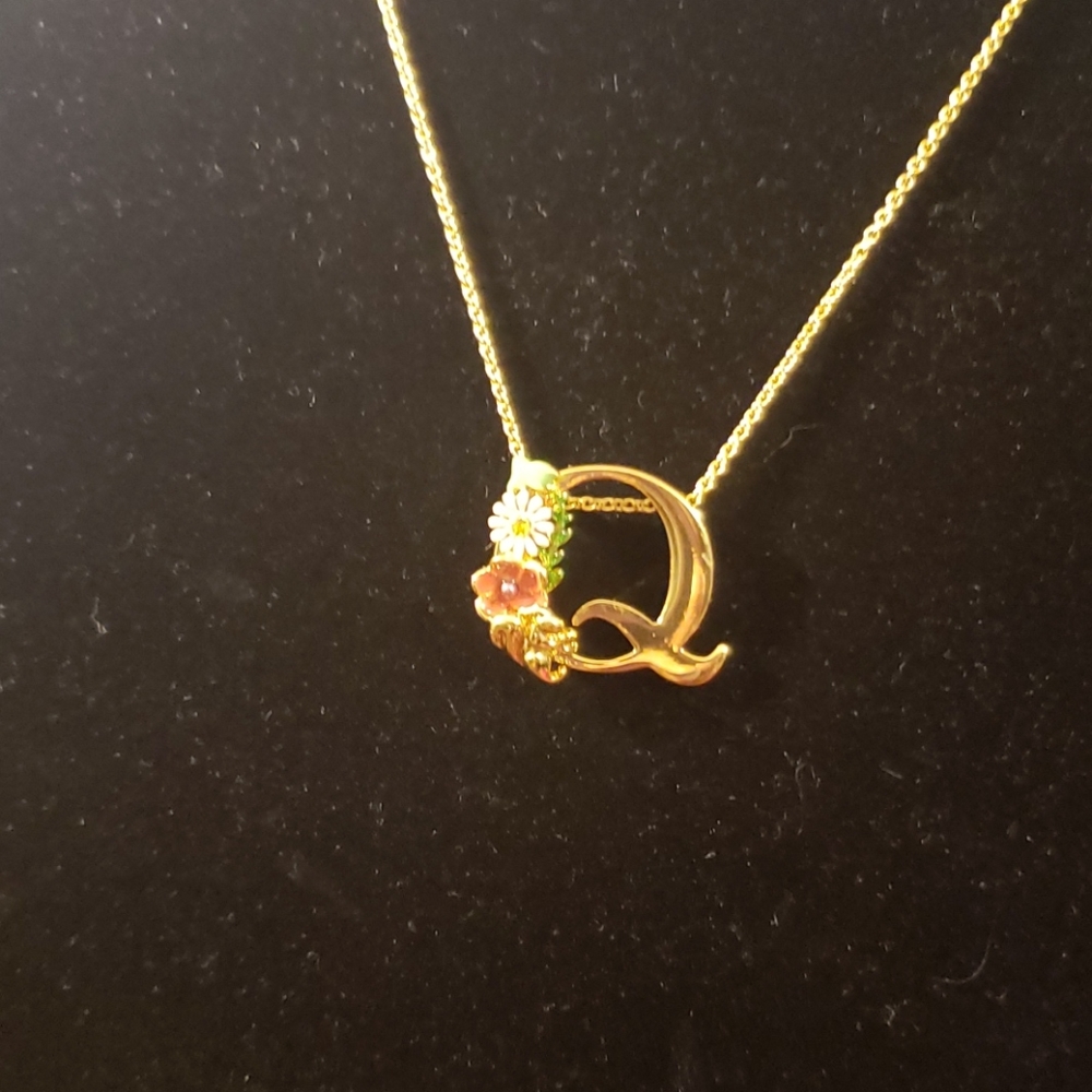 Les Nereides Q Necklace